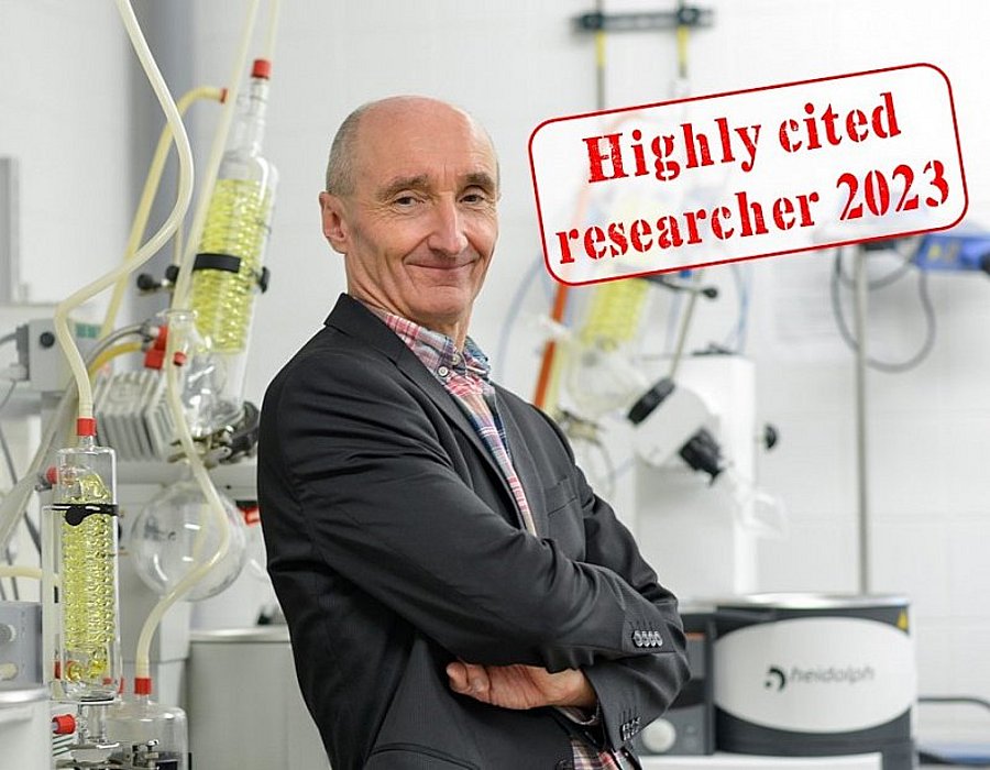 A photo of Bruno Glaser. It shows a smiling, balding, middle-aged man with grey hair and dark eyes. He wears a black suit jacket over a blue, red, green and white flannel shirt. His arms are crossed and he stands in a sideways pose facing the camera. In the background, you can see laboratory equipment. In the right upper corner is a red label reading “Highly cited researcher 2023”.