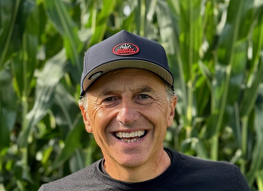 A white male, 54 years old, 1.75 cm tall, with short brown and white hair, wearing a black sweater.