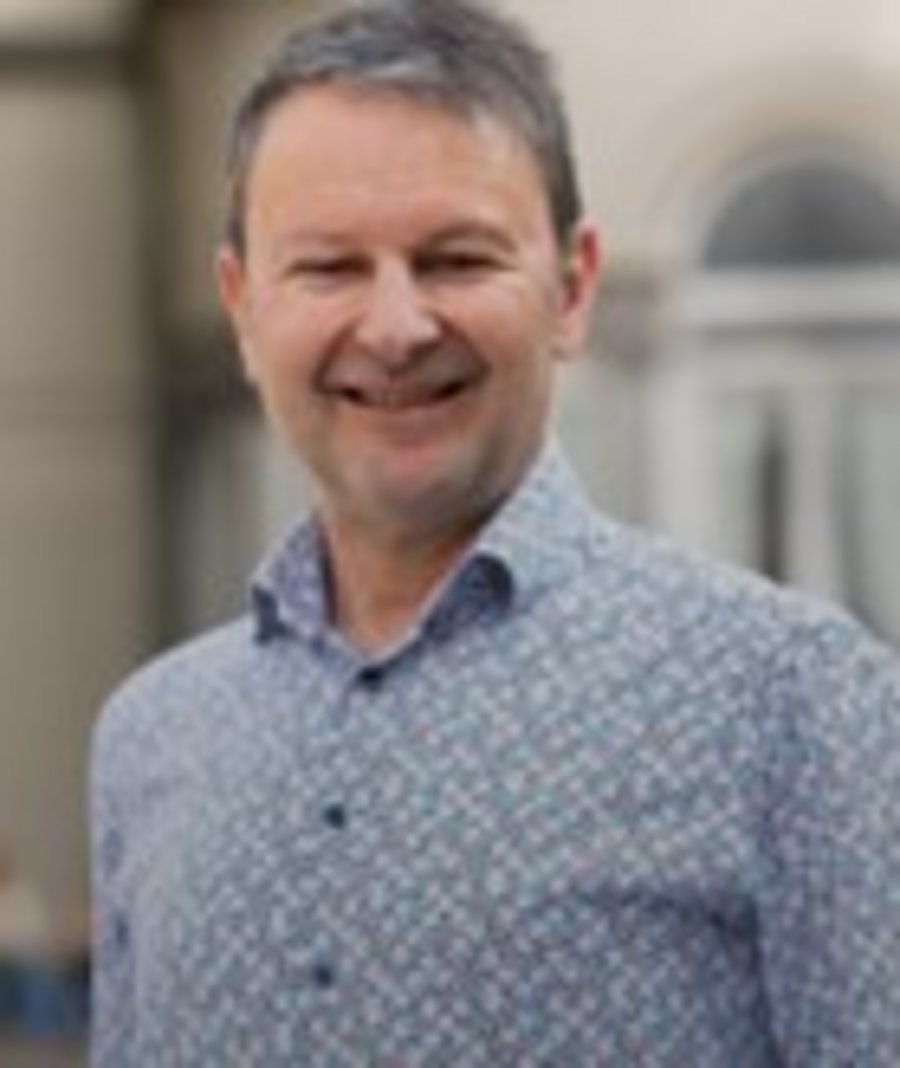 A photo of Emmanuel Petel. It shows a white man with short and brown hair, wearing no glasses and a shirt without tie.